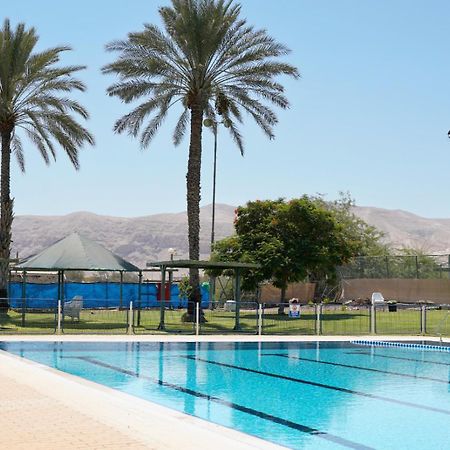 ホテル Selina Mantur Almog Dead Sea エクステリア 写真