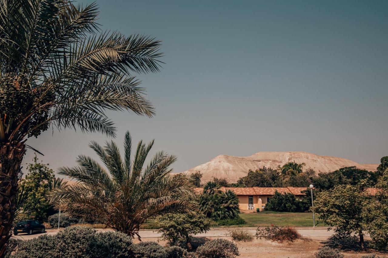 ホテル Selina Mantur Almog Dead Sea エクステリア 写真