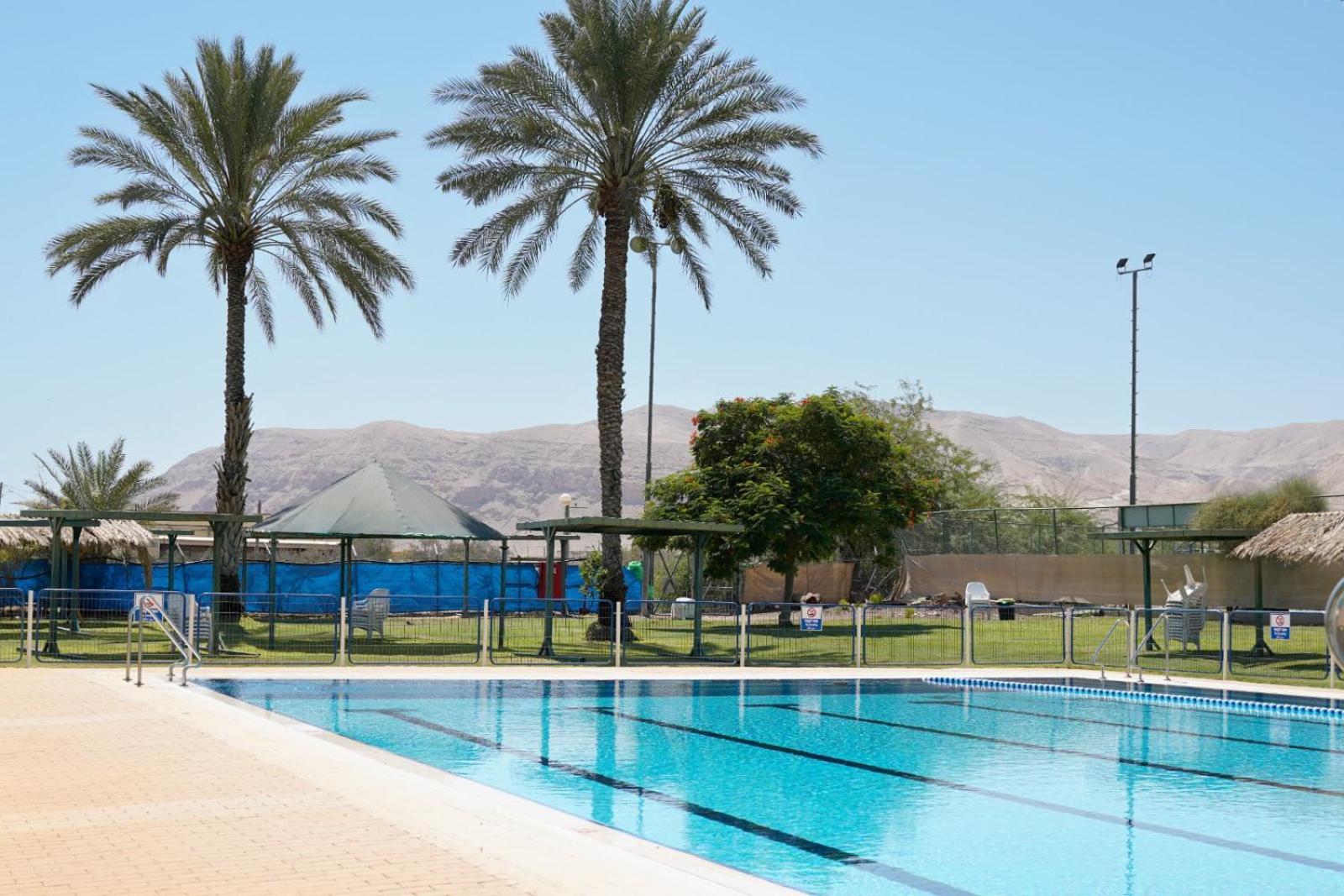 ホテル Selina Mantur Almog Dead Sea エクステリア 写真